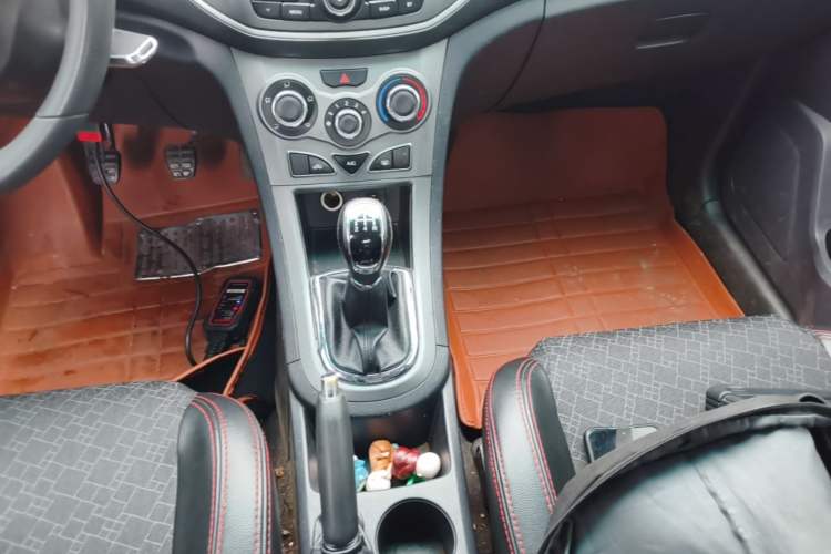 Used Cowin C3 2015 1.5L Manual Gold Diamond Edition Gear Lever