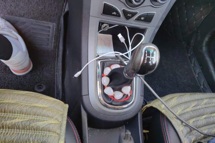 Used Cowin C3 2015 1.5L Manual Gold Diamond Edition Gear Lever