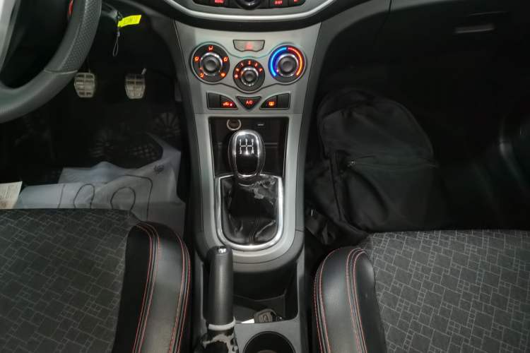 Used Cowin C3 2015 1.5L Manual Gold Diamond Edition Gear Lever