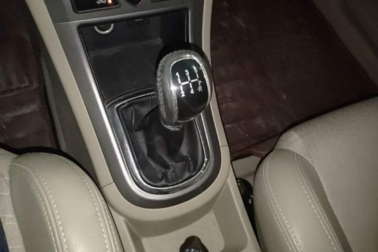 Used Cowin C3 2015 1.5L Manual Gold Diamond Edition Gear Lever