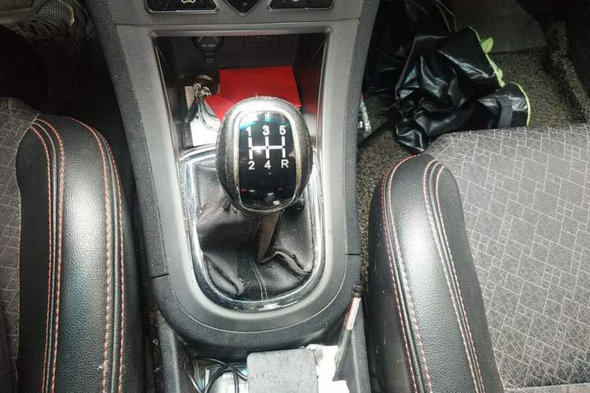 Used Cowin C3 2015 1.5L Manual Gold Diamond Edition Gear Lever