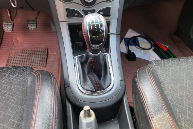 Used Cowin C3 2015 1.5L Manual Gold Diamond Edition Gear Lever