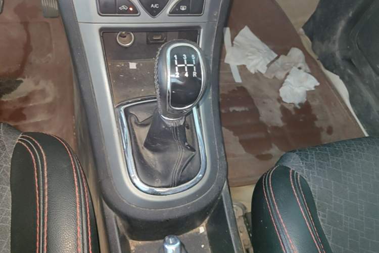 Used Cowin C3 2015 1.5L Manual Gold Diamond Edition Gear Lever