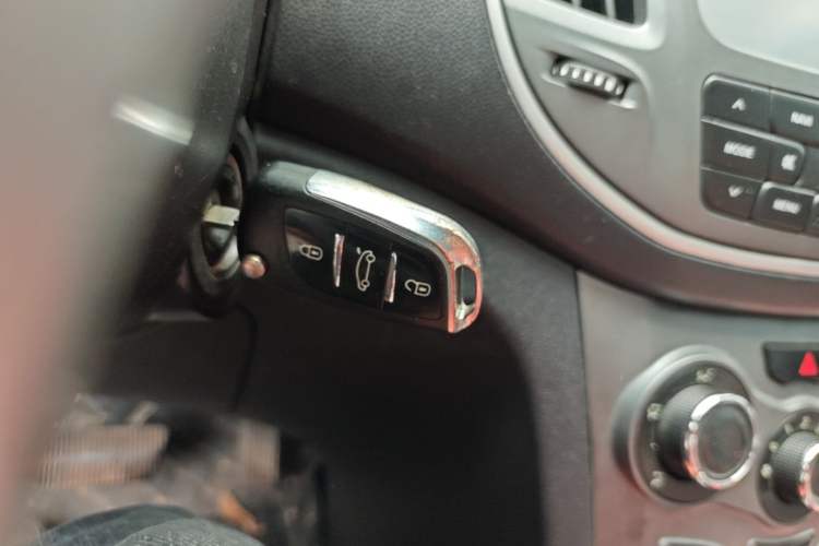 Used Cowin C3 2015 1.5L AMT Gold Diamond Edition Interior 1