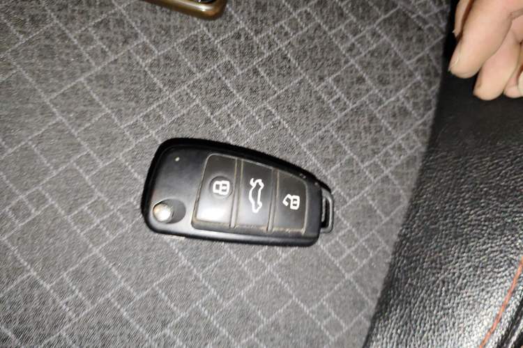 Used Cowin C3 2015 1.5L Manual Gold Diamond Edition Interior 1