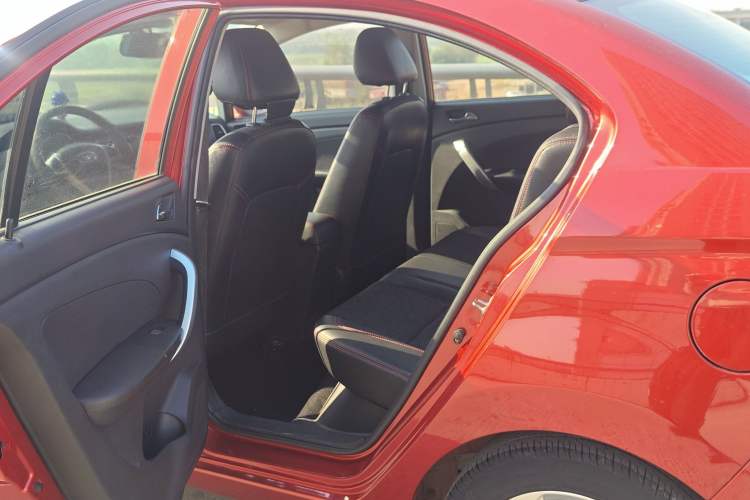 Used Cowin C3 2015 1.5L AMT Gold Diamond Edition Interior 2