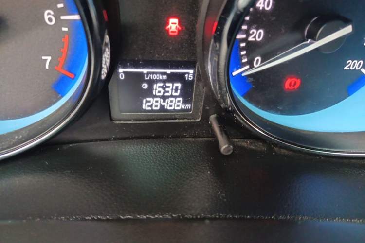 Used Cowin C3 2015 1.5L Manual Gold Diamond Edition Odometer Close Up