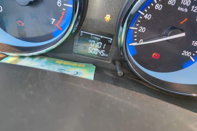 Used Cowin C3 2015 1.5L Manual Gold Diamond Edition Odometer Close Up