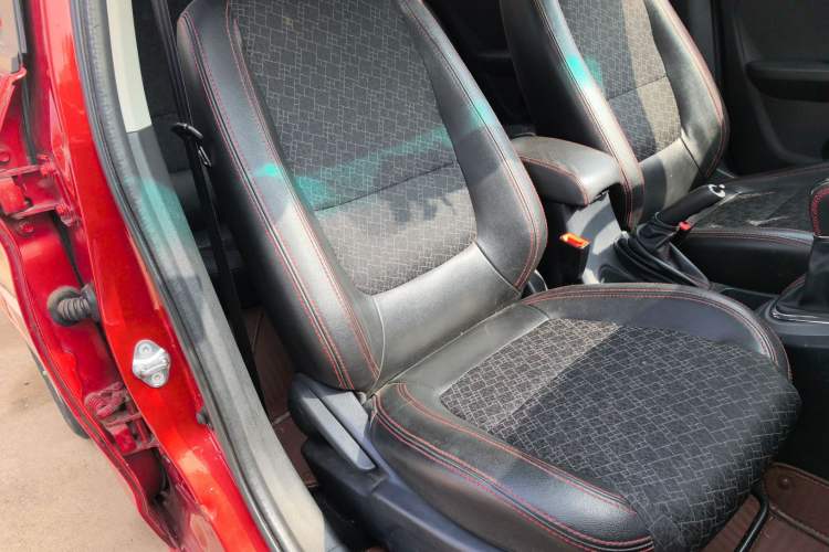 Used Cowin C3 2015 1.5L Manual Gold Diamond Edition Right Front Seat