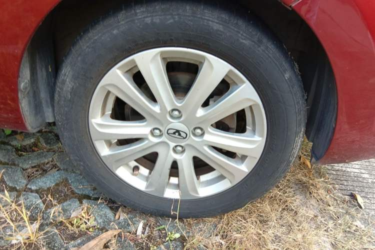 Used Cowin C3 2015 1.5L Manual Gold Diamond Edition Right Front Wheel Hub