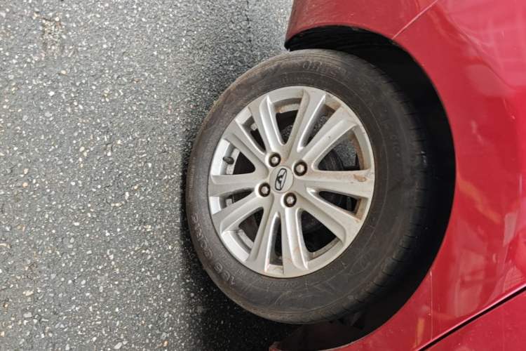 Used Cowin C3 2015 1.5L AMT Gold Diamond Edition Right Rear Wheel Hub