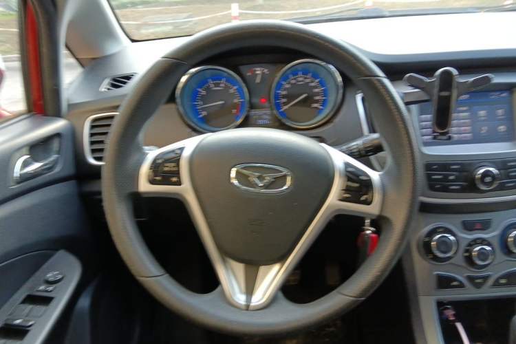 Used Cowin C3 2015 1.5L Manual Gold Diamond Edition Steering Wheel