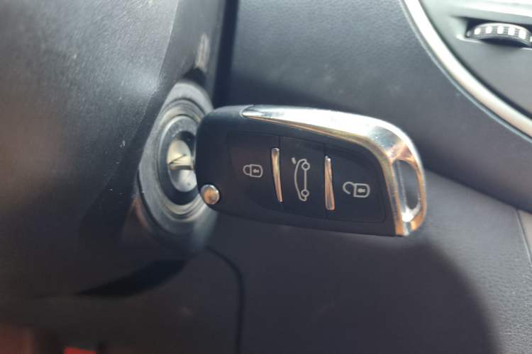 Used Cowin C3 2015 1.5L Manual Gold Diamond Edition Vehicle Key