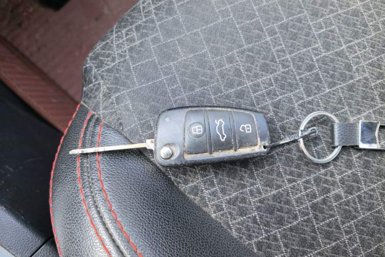Used Cowin C3 2015 1.5L Manual Gold Diamond Edition Vehicle Key