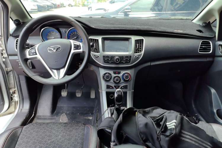 Used Cowin C3 2015 1.5L Manual Gold Diamond Edition Center Console