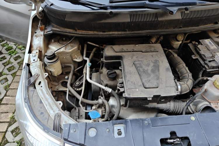 Used Cowin C3 2015 1.5L Manual Gold Diamond Edition Engine Bay Right