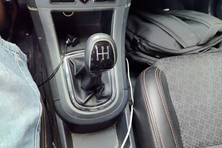 Used Cowin C3 2015 1.5L Manual Gold Diamond Edition Gear Lever