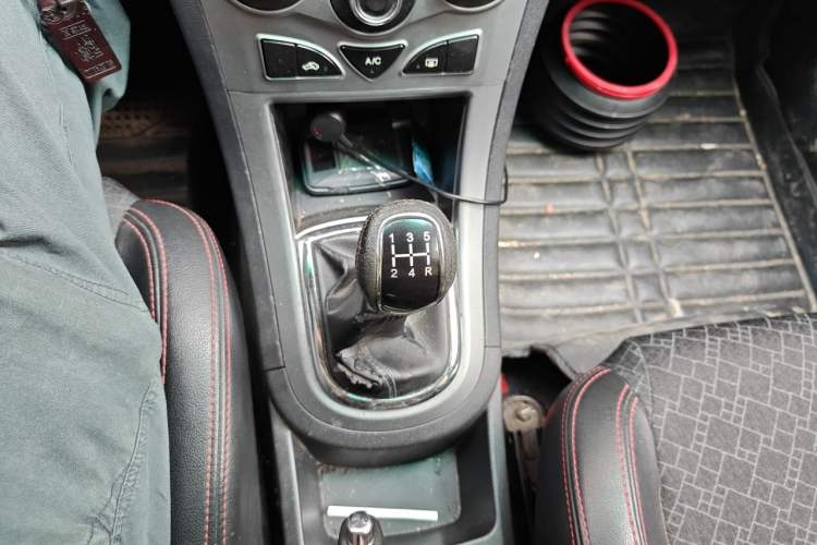 Used Cowin C3 2015 1.5L Manual Gold Diamond Edition Gear Lever