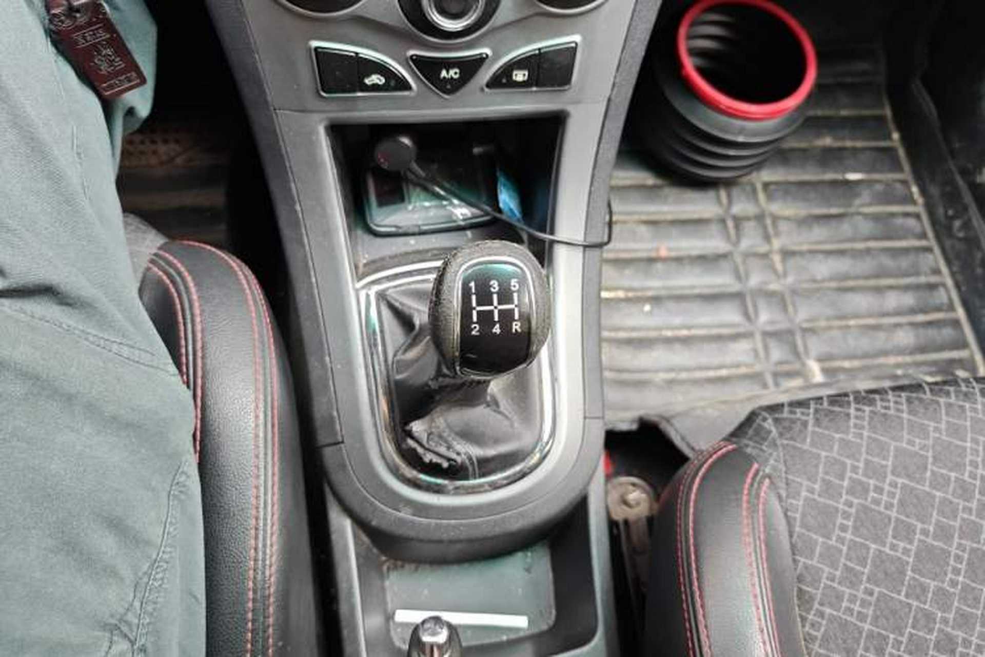 Used Cowin C3 2015 1.5L Manual Gold Diamond Edition Gear Lever
