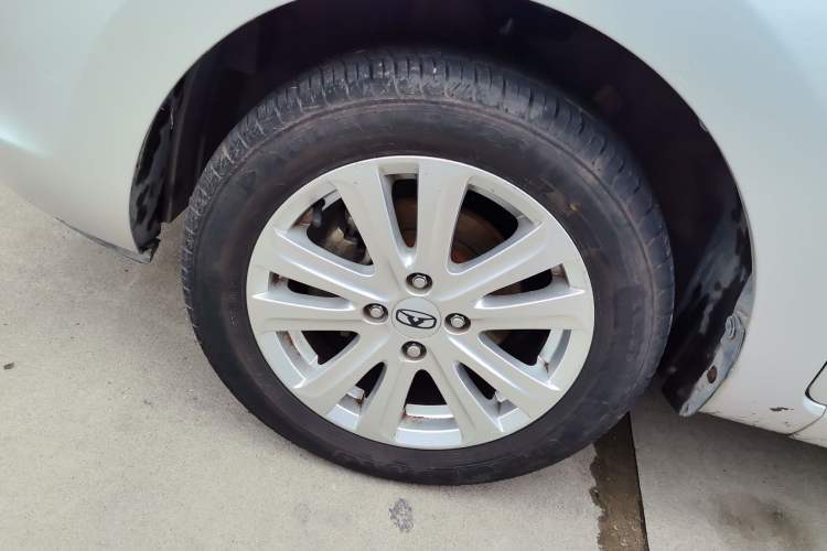 Used Cowin C3 2015 1.5L Manual Gold Diamond Edition Left Front Wheel Hub