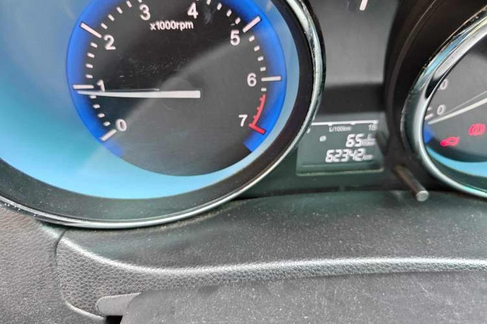 Used Cowin C3 2015 1.5L Manual Gold Diamond Edition Odometer Close Up