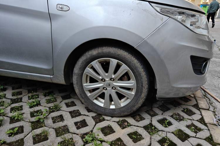 Used Cowin C3 2015 1.5L Manual Gold Diamond Edition Right Front Wheel Hub