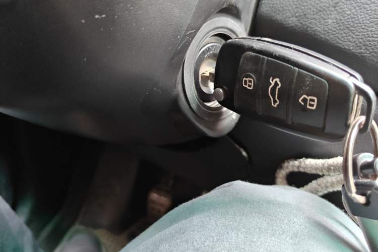 Used Cowin C3 2015 1.5L Manual Gold Diamond Edition Vehicle Key