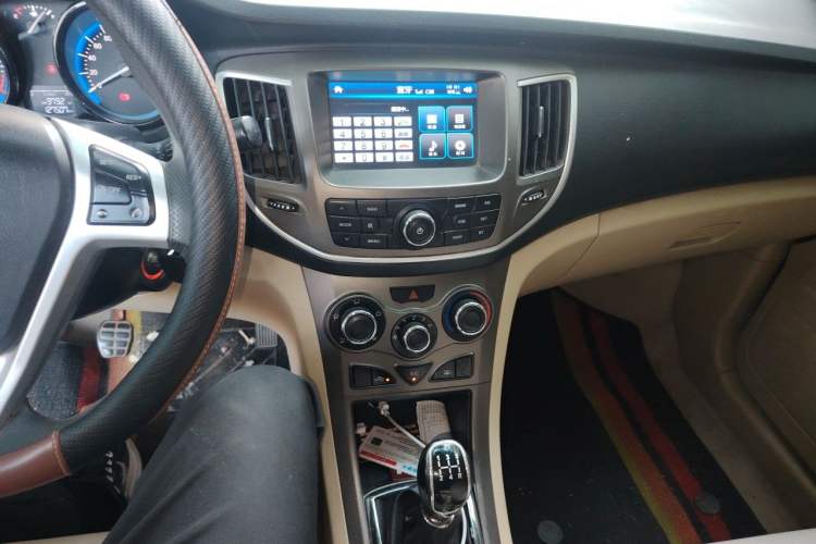 Used Cowin C3 2015 1.5L Manual Gold Diamond Edition Audio And AC Panel