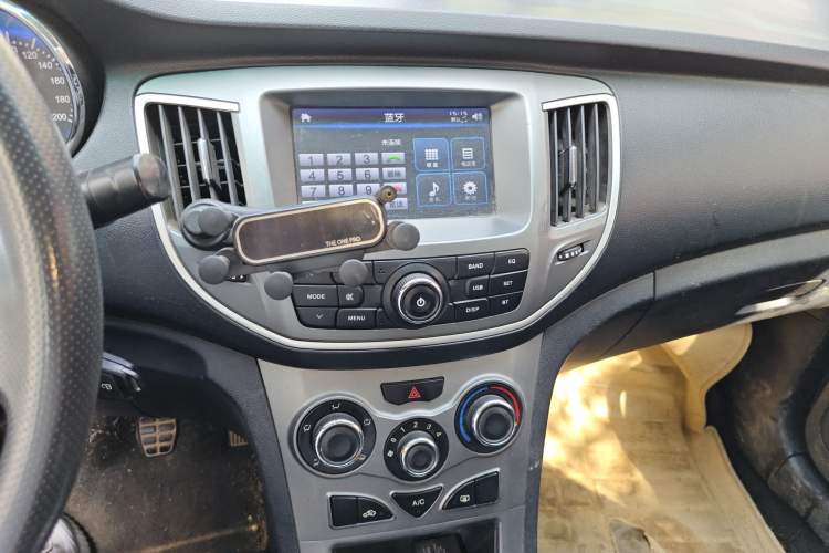 Used Cowin C3 2015 1.5L Manual Gold Diamond Edition Audio And AC Panel