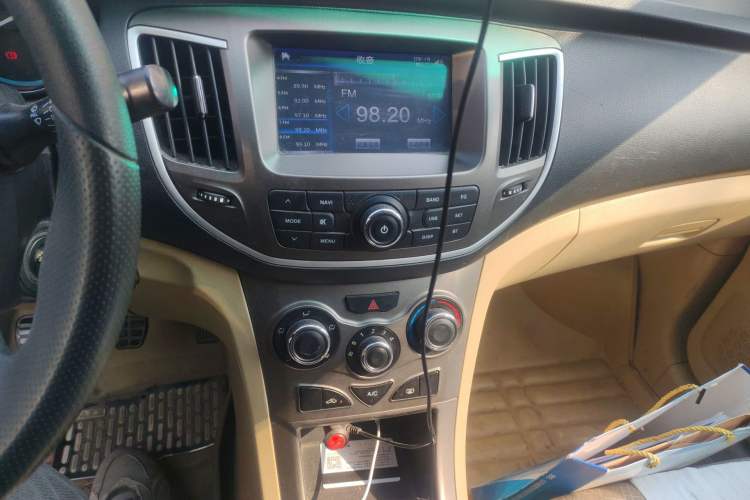 Used Cowin C3 2015 1.5L Manual Gold Diamond Edition Audio And AC Panel