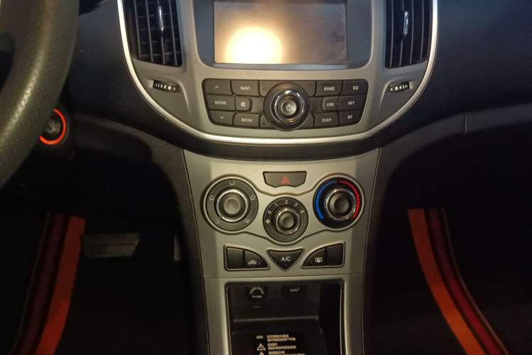 Used Cowin C3 2015 1.5L AMT Gold Diamond Edition Audio And AC Panel