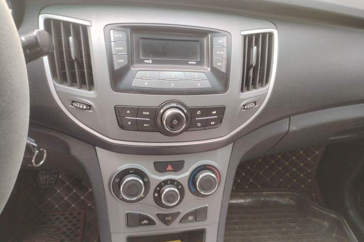 Used Cowin C3 2015 1.5L Manual Yellow Diamond Edition Audio And AC Panel