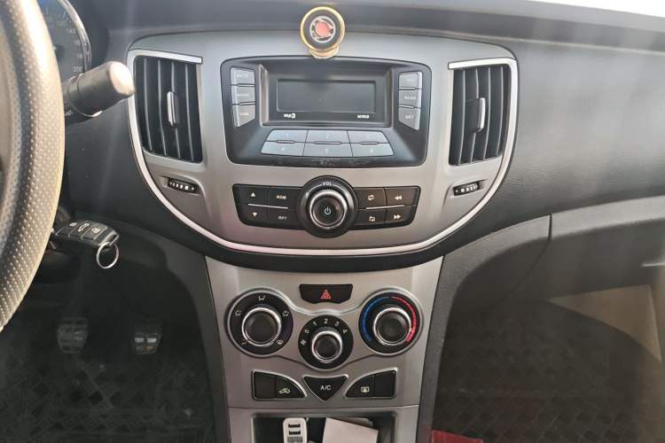 Used Cowin C3 2015 1.5L Manual Yellow Diamond Edition Audio And AC Panel