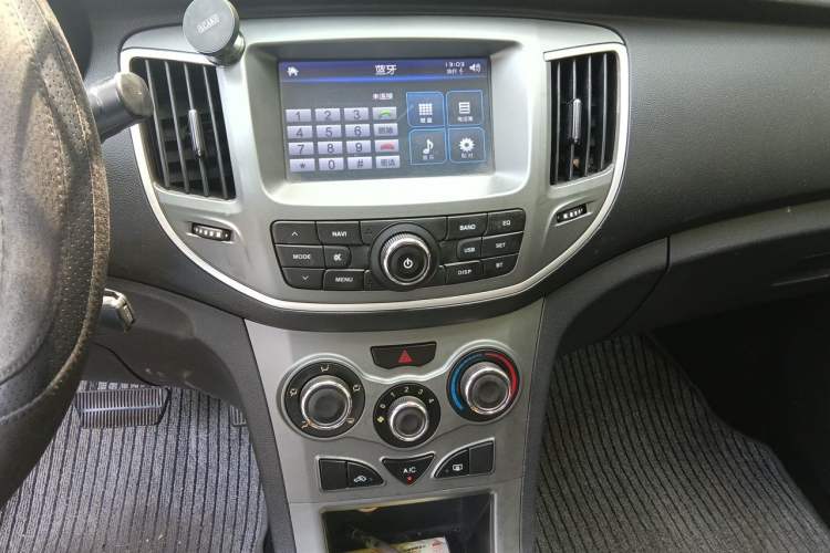 Used Cowin C3 2015 1.5L AMT Gold Diamond Edition Audio And AC Panel