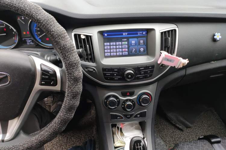 Used Cowin C3 2015 1.5L Manual Gold Diamond Edition Audio And AC Panel