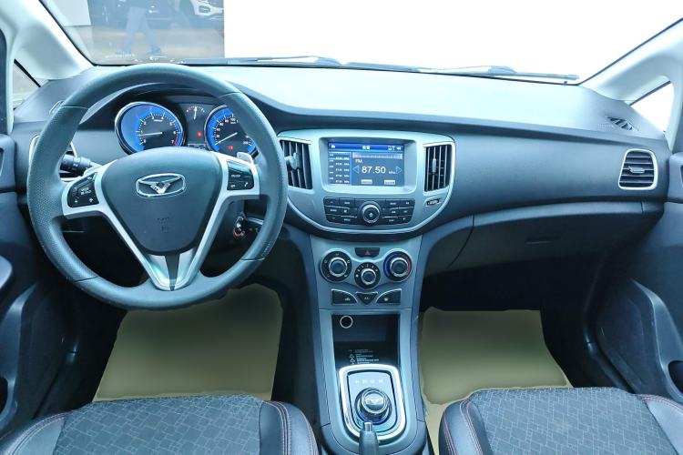 Used Cowin C3 2015 1.5L AMT Gold Diamond Edition Center Console