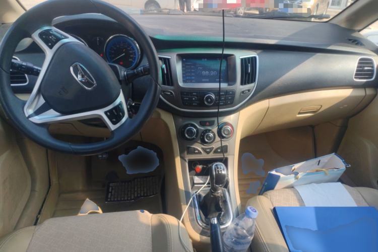 Used Cowin C3 2015 1.5L Manual Gold Diamond Edition Center Console