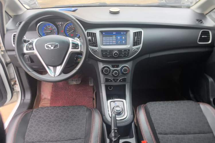 Used Cowin C3 2015 1.5L AMT Gold Diamond Edition Center Console
