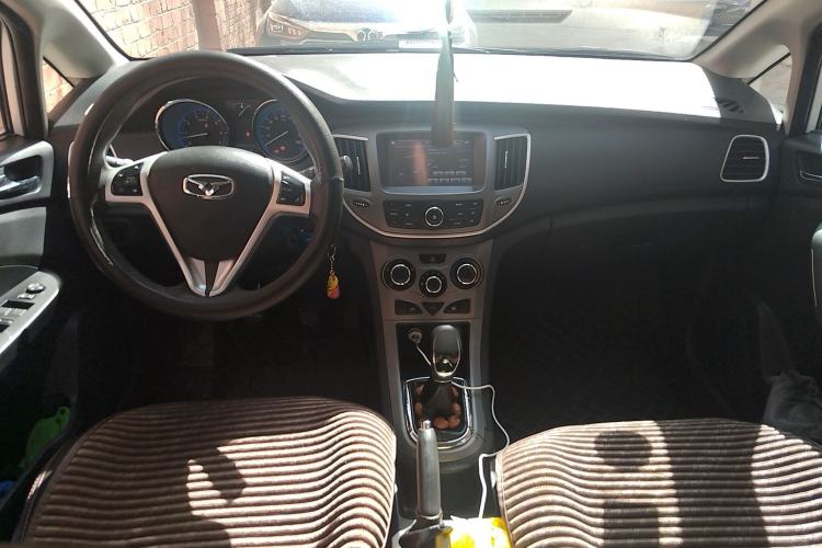 Used Cowin C3 2015 1.5L Manual Gold Diamond Edition Center Console