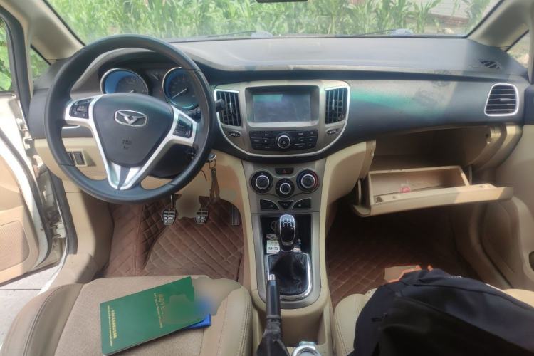 Used Cowin C3 2015 1.5L Manual Gold Diamond Edition Center Console