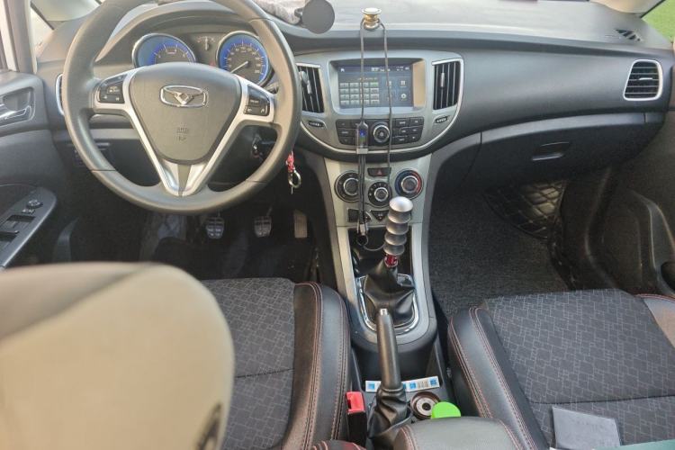 Used Cowin C3 2015 1.5L Manual Gold Diamond Edition Center Console
