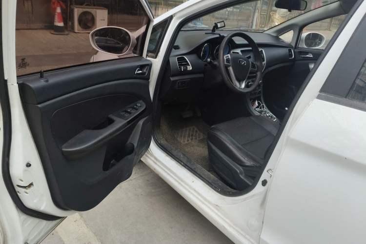 Used Cowin C3 2015 1.5L AMT Gold Diamond Edition Driver Seat