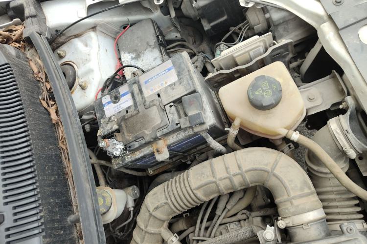Used Cowin C3 2015 1.5L Manual Gold Diamond Edition Engine Bay