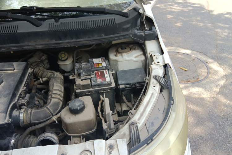 Used Cowin C3 2015 1.5L AMT Gold Diamond Edition Engine Bay Left