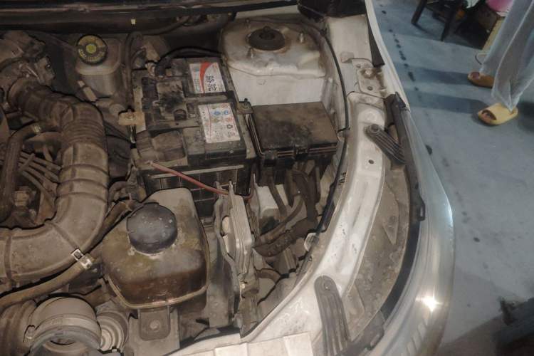 Used Cowin C3 2015 1.5L AMT Gold Diamond Edition Engine Bay Left