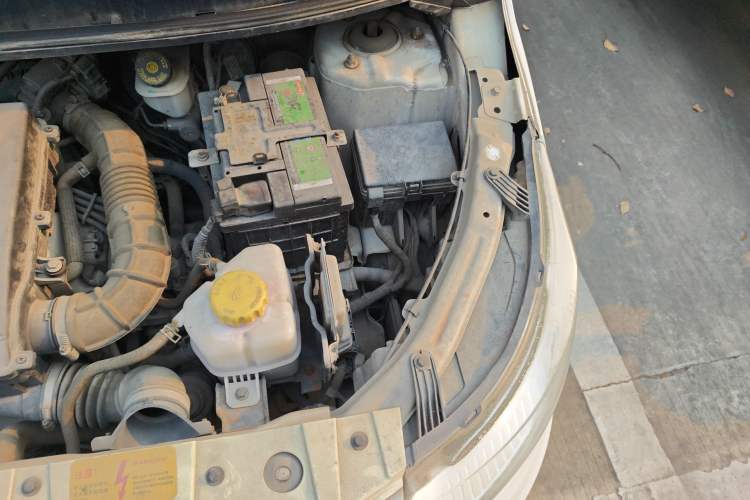 Used Cowin C3 2015 1.5L AMT Gold Diamond Edition Engine Bay Left
