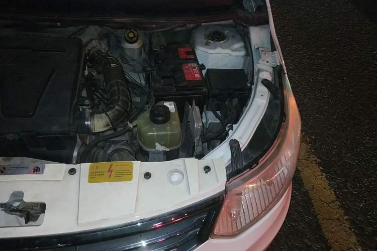 Used Cowin C3 2015 1.5L AMT Gold Diamond Edition Engine Bay Left