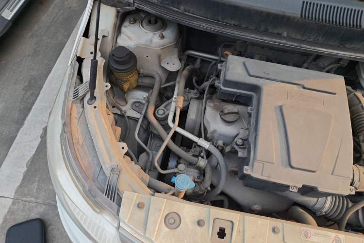 Used Cowin C3 2015 1.5L AMT Gold Diamond Edition Engine Bay Right