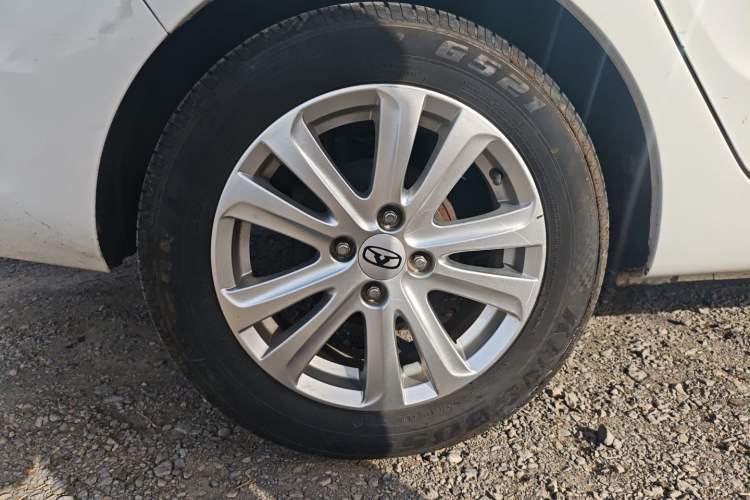 Used Cowin C3 2015 1.5L Manual Yellow Diamond Edition Exterior 5