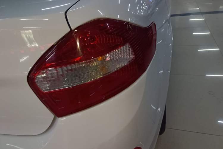 Used Cowin C3 2015 1.5L AMT Gold Diamond Edition Exterior 6